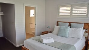 3 bedrooms, internet, bed sheets