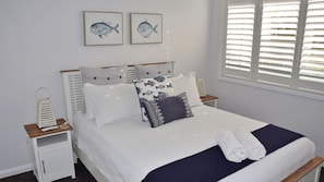 3 bedrooms, internet, bed sheets