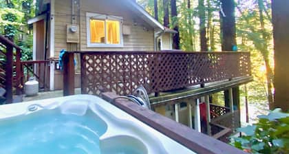 Russian River Privacy In The Redwoods - Hot tub/Fire pit table/Decks/Relaxation!