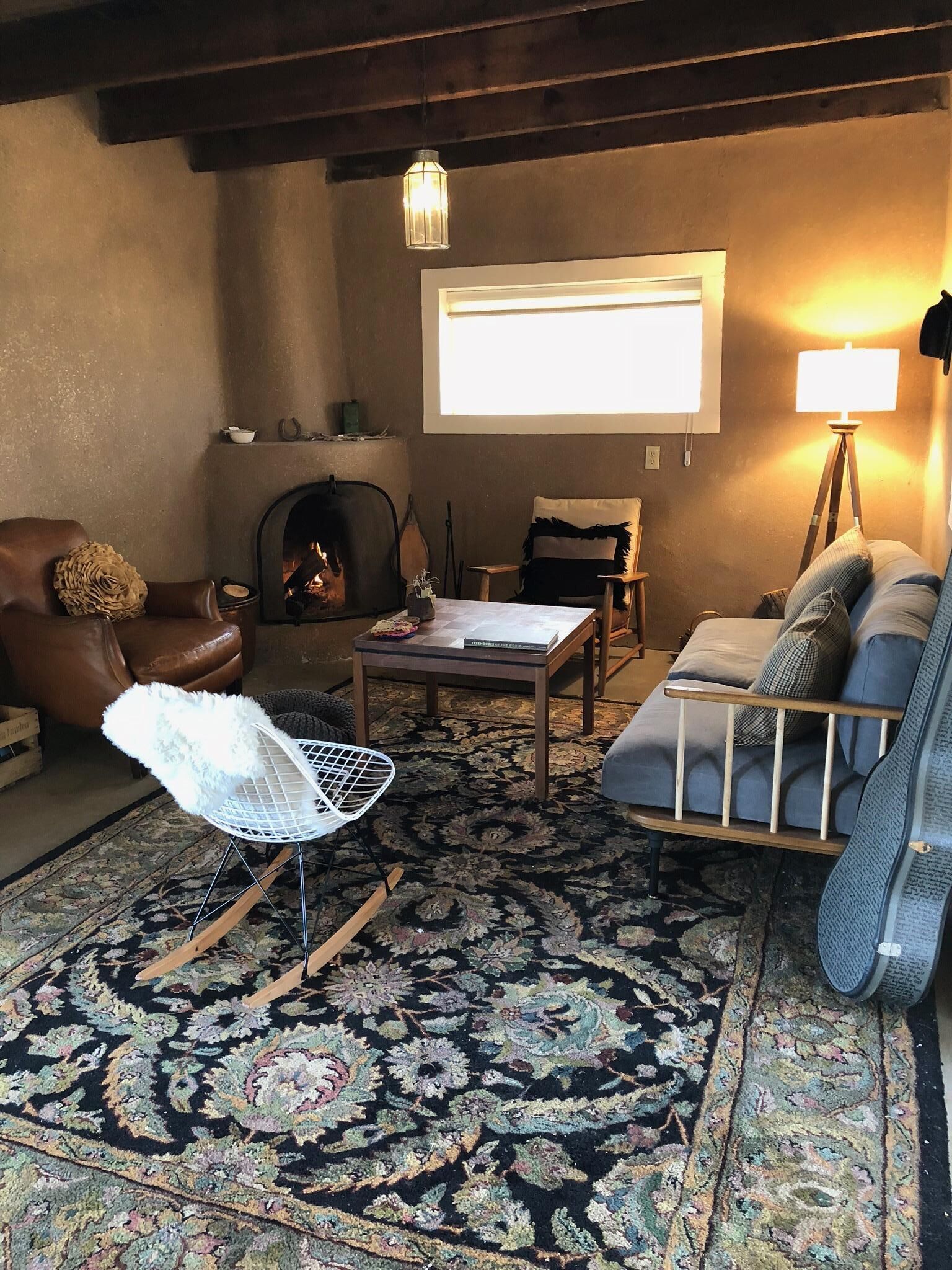 Adobe Meets Mid-Century Charm in Arroyo Seco