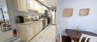 RENOVATED/REMODELED 2BR HOME with FENCED PATIO in NOHO ARTS DISTRICT p14