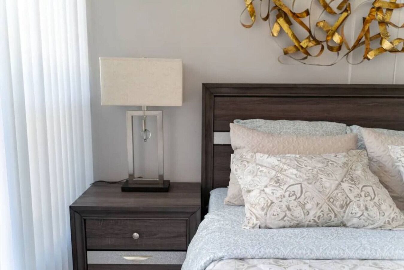 2 habitaciones, escritorio, tabla de planchar con plancha y wifi 