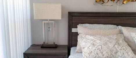 2 habitaciones, escritorio, tabla de planchar con plancha y wifi