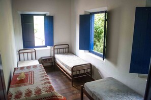 6 habitaciones, tabla de planchar con plancha, wifi y ropa de cama