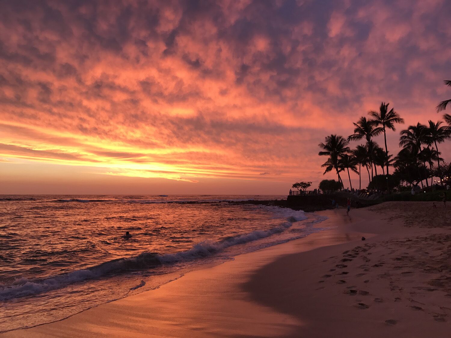 Una spiaggia nelle vicinanze, lettini da mare, teli da spiaggia