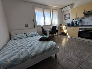 BĂŒgeleisen/BĂŒgelbrett, Reisekinderbett, kostenloses WLAN