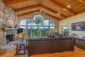 TV, fireplace, table football, books - *Wildwood Mountain Lodge*Scenic View-Luxury Living Near Asheville/Hendersonville (Laurel Park)