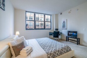 1 bedroom, WiFi, bed sheets - Beautiful 2 Bedroom Fully Furnished Apartment on Harborfront (Baltimore)