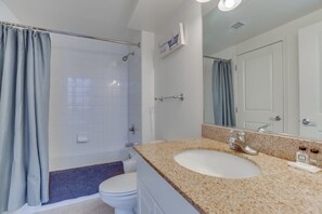 Shower, hair dryer, towels - Beautiful 2 Bedroom Fully Furnished Apartment on Harborfront (Baltimore)