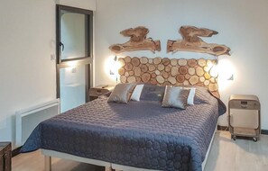 3 bedrooms, travel cot, free WiFi - Awesome home in Bannalec with WiFi (Bannalec)