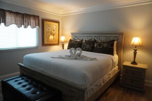 1 bedroom, WiFi - Smoky Mountains 101 2BD Condo with Fireplace and Private Balcony (PIGEON FORGE)