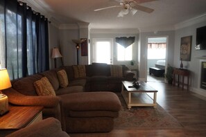 TV, fireplace - Smoky Mountains 101 2BD Condo with Fireplace and Private Balcony (PIGEON FORGE)