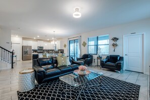 Smart TV, offices - Modern 7BR w/Pool/ Minutes from Disney/ ESPN (Kissimmee)