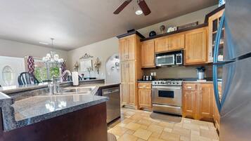 Refrigerador, microondas, horno y lavavajillas