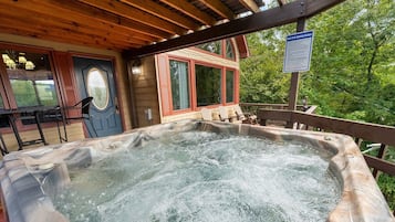 Tina de hidromasaje al aire libre