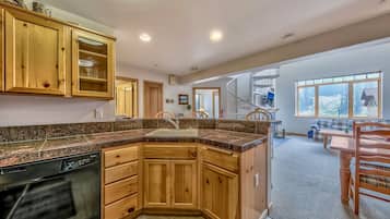 Refrigerador, microondas, horno y lavavajillas