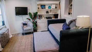 2 habitaciones, tabla de planchar con plancha y cuna de viaje