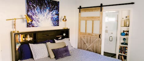 2 habitaciones, tabla de planchar con plancha y cuna de viaje