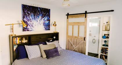 Sarah's Sanctuary-Renovated Midtown Melrose Home With Pool-Heated with surcharge