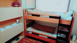 Appartement, 3 chambres | 3 chambres, coffres-forts dans les chambres, bureau, Wi-Fi gratuit