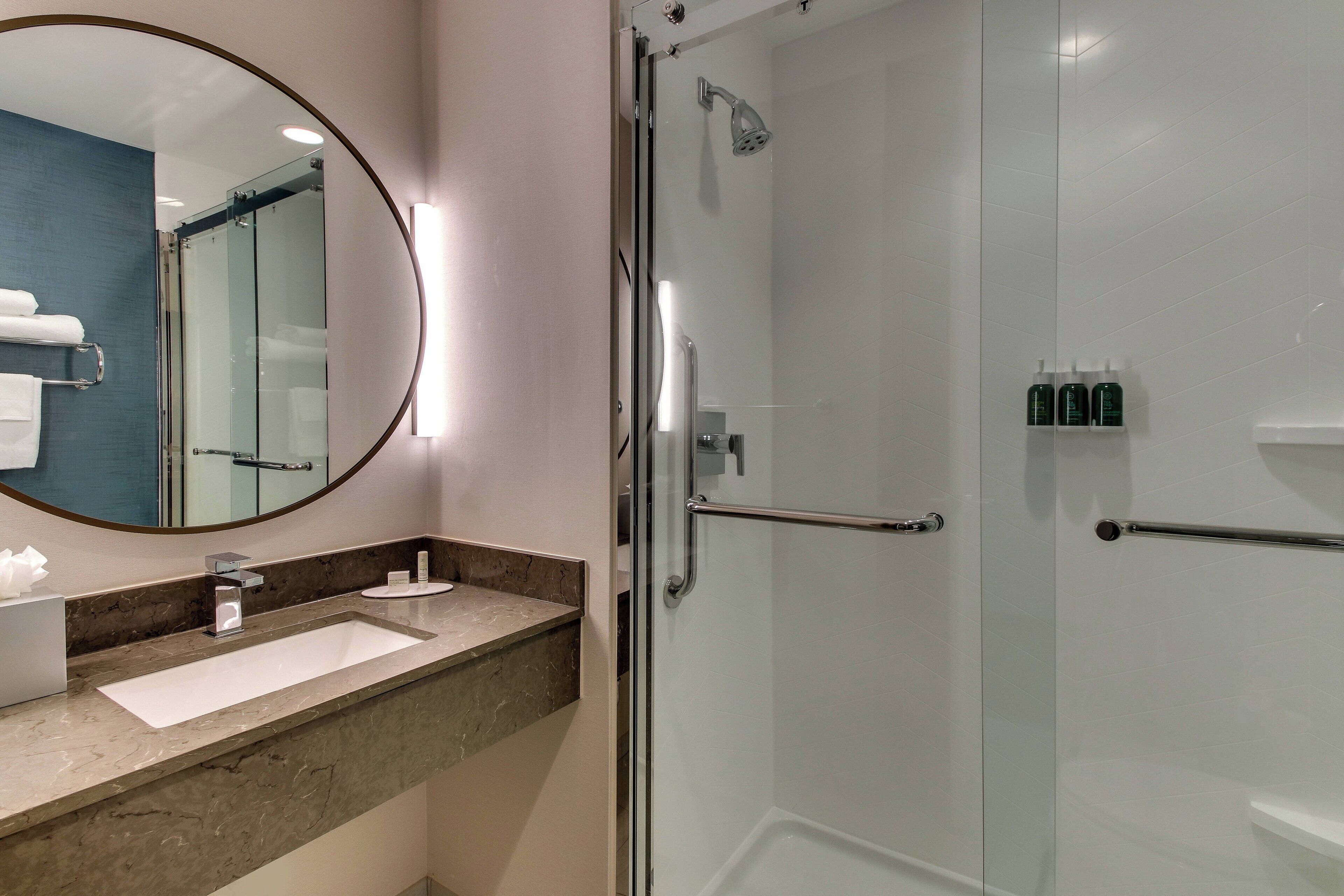 room, 1 king bed, non smoking | bathroom | free toiletries, hair dryer, towels, soap