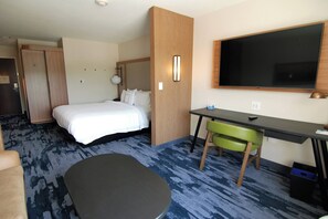 Pillowtop beds, desk, soundproofing, iron/ironing board - Fairfield Inn & Suites by Marriott Winona (Winona)