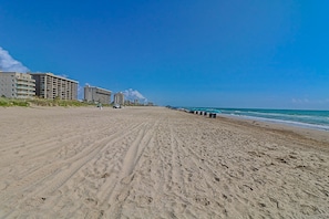 Overlooking the ocean, this hotel offers stunning views of the beach.