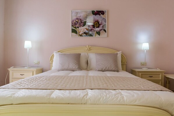 2 habitaciones, escritorio, tabla de planchar con plancha y wifi 