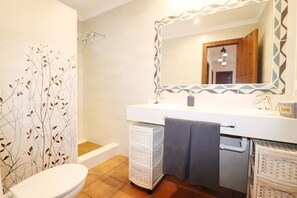 Shower, hair dryer, towels - 1093 Villa Magnolias (Torrox)