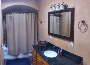 Combined shower/tub, jetted tub, hair dryer, towels