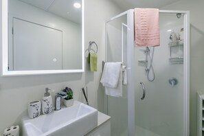 Studio, 1 Double Bed | Bathroom | Shower, hair dryer, towels, soap - The Nest Studio (Auckland)