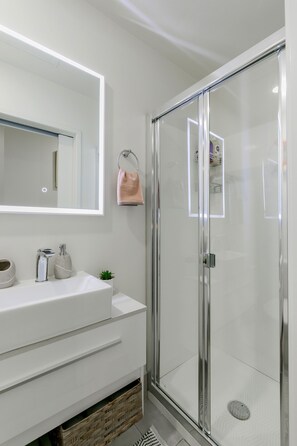 Studio, 1 Doppelbett | Badezimmer | Dusche, Haartrockner, Handtücher, Seife