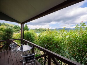Chambre Supérieure avec lits jumeaux (B) | Vue depuis le balcon