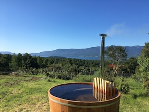 Outdoor spa tub - Cabañas Vistas Pucon (Pucón)