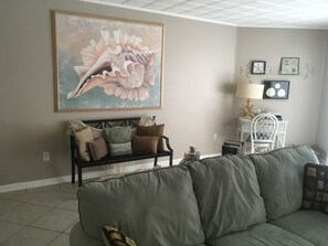 Smart TV - Short walk to East beach on St Simons Island. (St Simons)