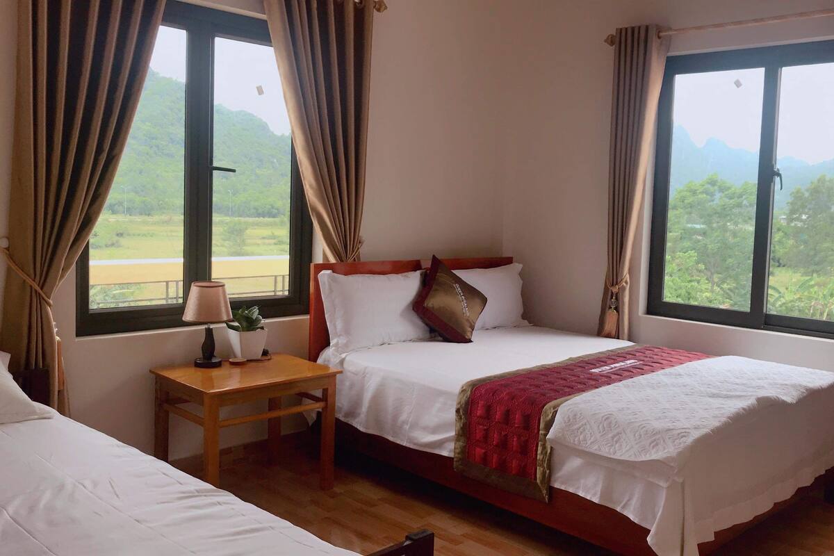 Chambre triple panoramique, Plusieurs lits, vue sur la montagne | Literie de qualité, accès au Wi-Fi (inclus)