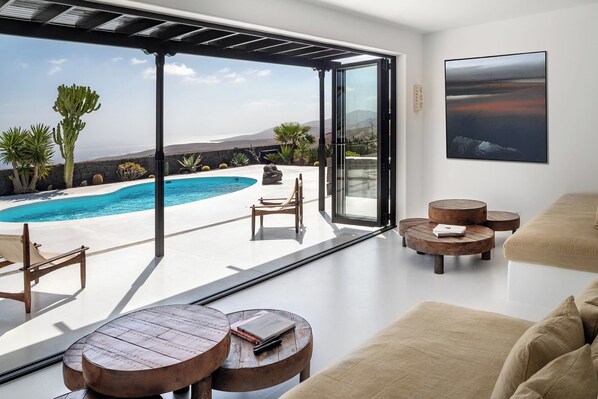 TV - Luxurious Villa with Pool, Panoramic Views, Terrace, Garden, Air Conditioning and Wi-Fi (Tias, Las Palmas)
