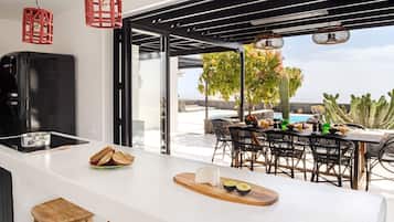 屋外ダイニングエリア