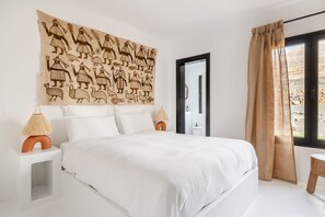 3 室のベッドルーム、WiFi (無料)、ベッドシーツ