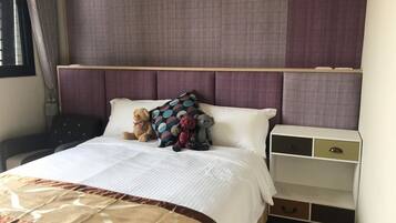 Quarto casal, 1 cama de casal | Escrivaninha, cortinas blackout, Wi-Fi de cortesia, roupa de cama