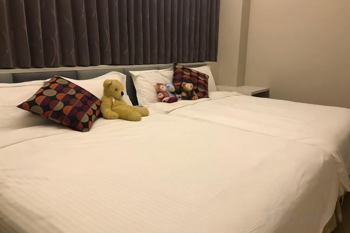 Desk, blackout drapes, WiFi (free), bed sheets