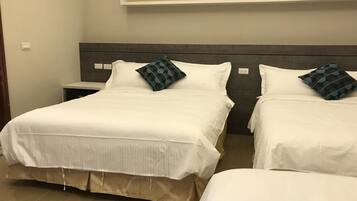 Quarto família, várias camas | Escrivaninha, cortinas blackout, Wi-Fi de cortesia, roupa de cama