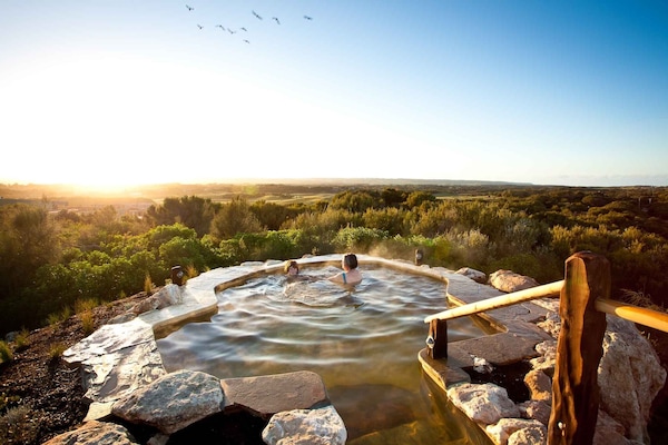 Peninsula Hot Springs is 5 mins away.