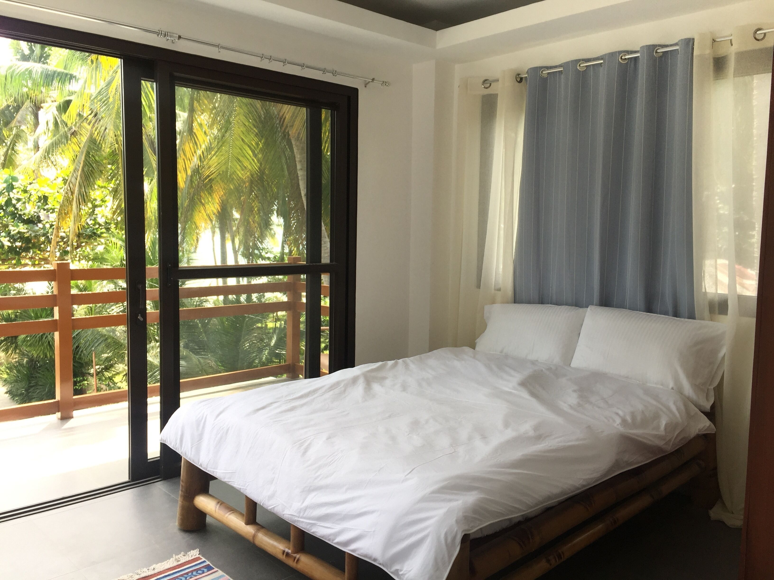 5 habitaciones, caja de seguridad en la habitación y escritorio 