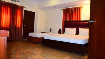 Deluxe Double Room, 1 King Bed, City View | 13 bedrooms, hypo-allergenic bedding, free minibar items, in-room safe