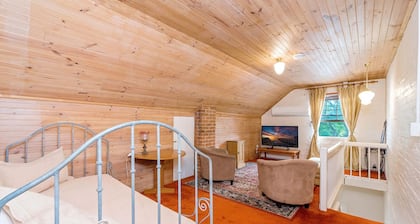 "Eliza" Duplex victorien en brique rouge construit en 1845