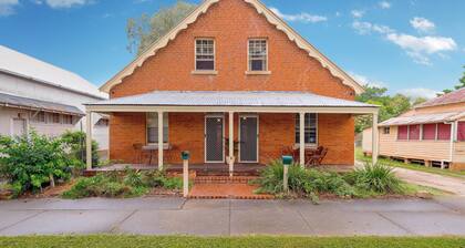 "Eliza" viktoriaaninen punatiilinen kaksipuoleinen rakennettu 1845