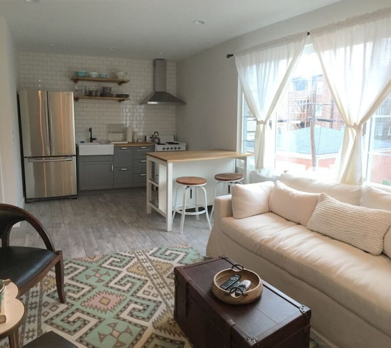Bonnycastle Carriage House · Stellar Suites  | Sunny Carriage House | Highlands