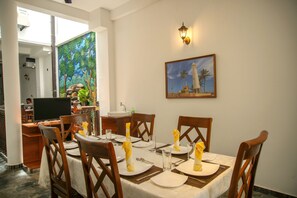 Dining - Dutch Wall (Galle)