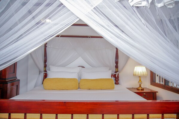 Habitación Deluxe, 1 cama Queen size | Caja de seguridad en la habitación y decoración personalizada